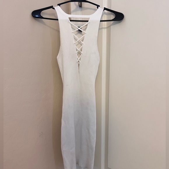 White form fitting dress - Picture 1 of 4
